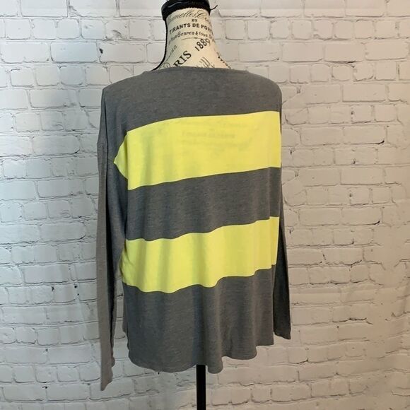 Liz Claiborne/ Henley Top / Size Large - Picture 3 of 6